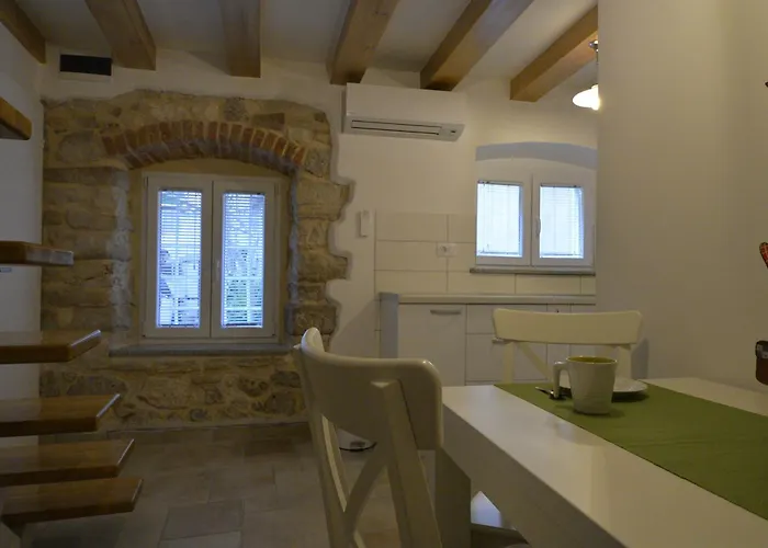 Oliva Apartment Cres